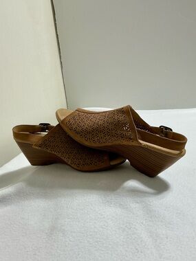 Croft & Barrow Tan Laser-Cut Peep-Toe Slingback Mules